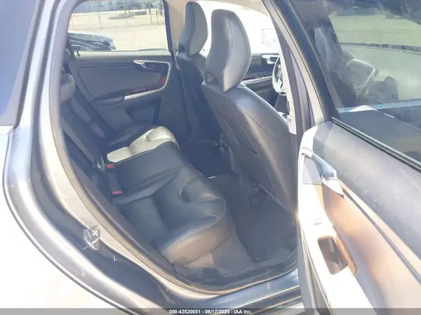 YV440MRU7H2212793 2017 VOLVO XC60 - Image 8