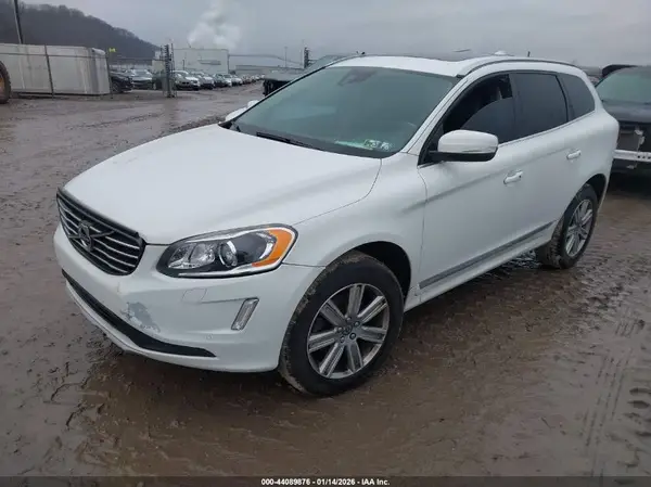 YV440MRU7H2223549 2017 VOLVO XC60 - Image 2