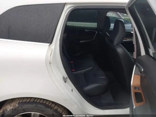 YV440MRU7H2223549 2017 VOLVO XC60 - Image 8