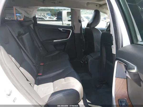YV440MRU8H2000646 2017 VOLVO XC60 - Image 8