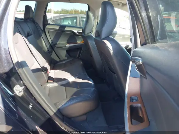 YV440MRU8H2013476 2017 VOLVO XC60 - Image 8