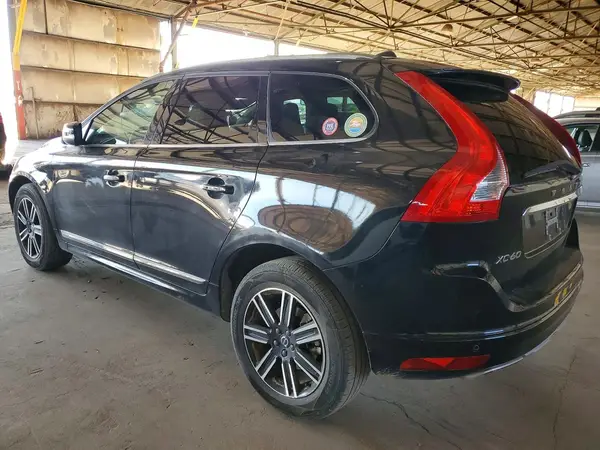 YV440MRU8H2025322 2017 VOLVO XC60 - Image 2