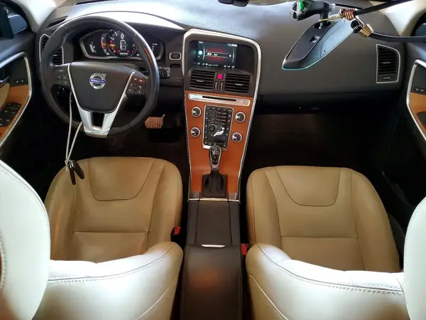 YV440MRU8H2025322 2017 VOLVO XC60 - Image 8