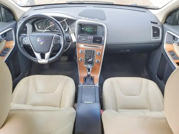 YV440MRU8H2068400 2017 VOLVO XC60 - Image 8