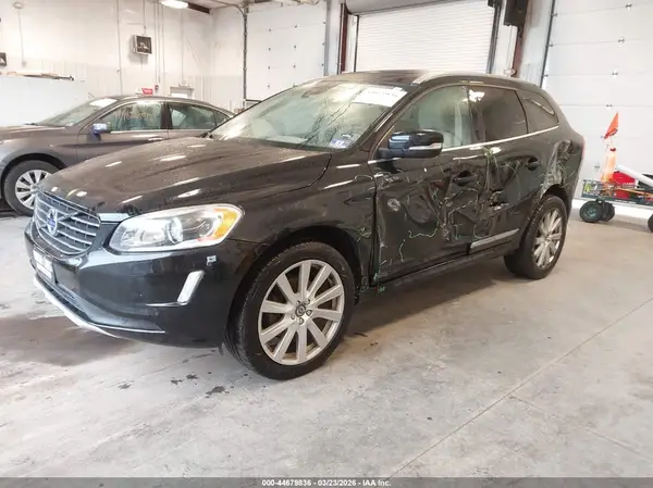 YV440MRU8H2087884 2017 VOLVO XC60 - Image 2