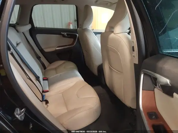 YV440MRU8H2087884 2017 VOLVO XC60 - Image 8