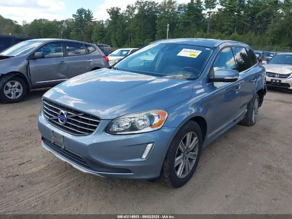 YV440MRU8H2124657 2017 VOLVO XC60 - Image 2