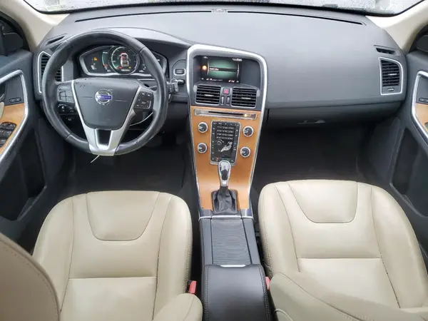 YV440MRU8H2133682 2017 VOLVO XC60 - Image 8