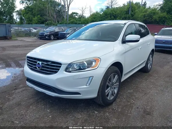 YV440MRU8H2173065 2017 VOLVO XC60 - Image 2