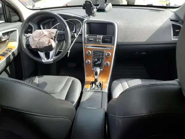 YV440MRU8H2197964 2017 VOLVO XC60 - Image 8
