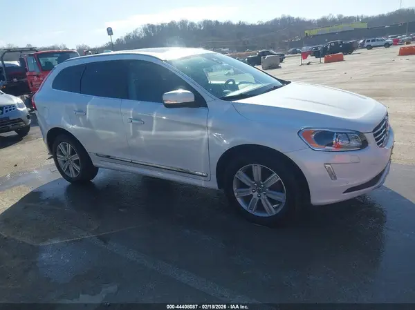 YV440MRU8H2222927 2017 VOLVO XC60 - Image 1