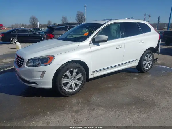 YV440MRU8H2222927 2017 VOLVO XC60 - Image 2