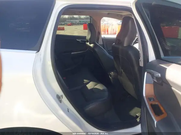 YV440MRU8H2222927 2017 VOLVO XC60 - Image 8
