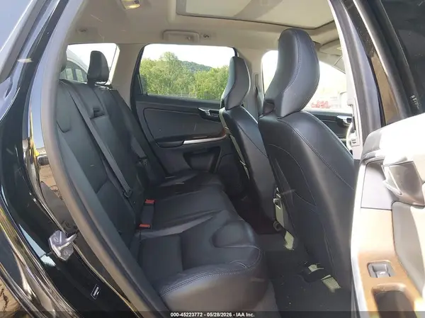 YV440MRU8H2223494 2017 VOLVO XC60 - Image 8