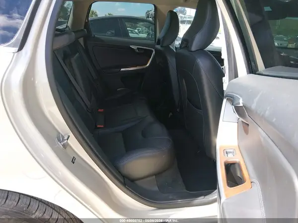 YV440MRU9H2006942 2017 VOLVO XC60 - Image 8