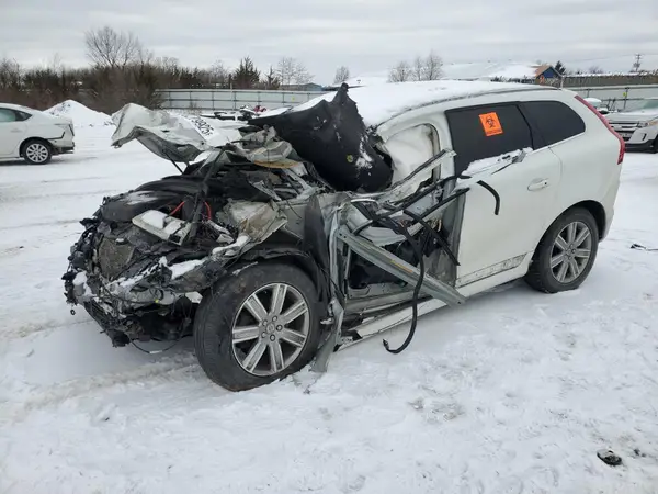 YV440MRU9H2031405 2017 VOLVO XC60 - Image 1