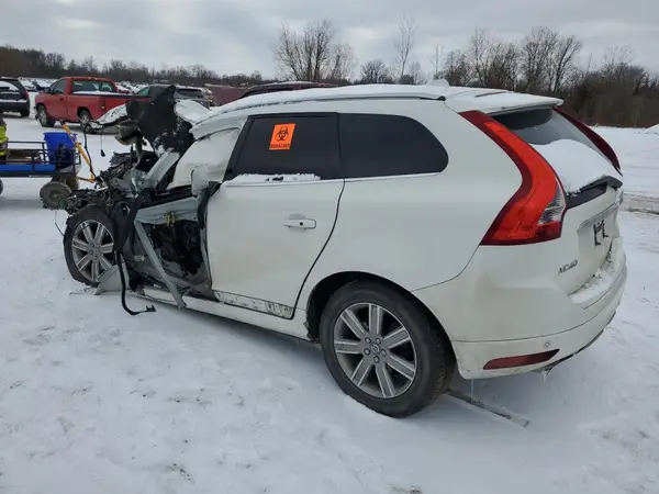 YV440MRU9H2031405 2017 VOLVO XC60 - Image 2
