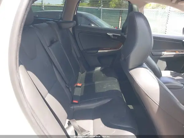 YV440MRU9H2141032 2017 VOLVO XC60 - Image 8