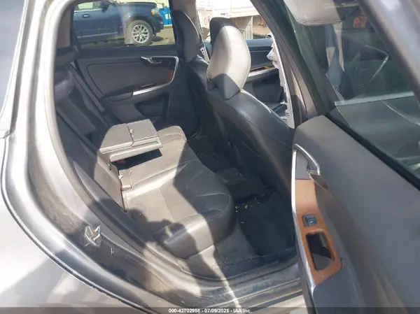 YV440MRU9H2163998 2017 VOLVO XC60 - Image 8