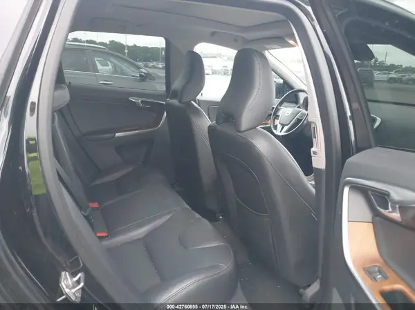 YV440MRUXH2223108 2017 VOLVO XC60 - Image 8