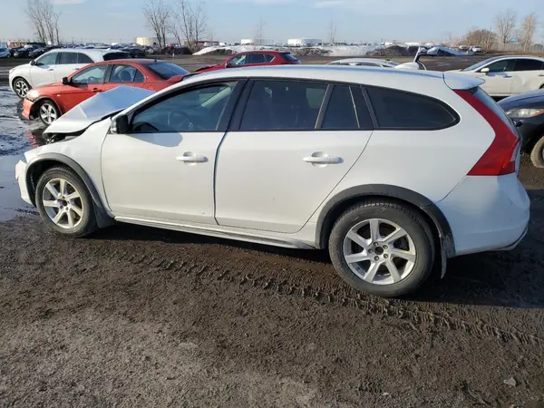 YV440MWJ2H1032136 2017 VOLVO V60 - Image 2