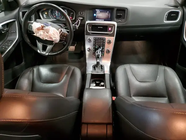 YV440MWK4J2056365 2018 VOLVO V60 - Image 8