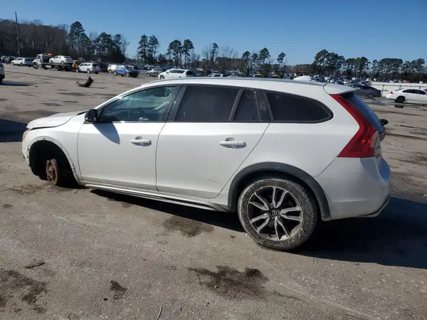 YV440MWK8J2042128 2018 VOLVO V60 - Image 2