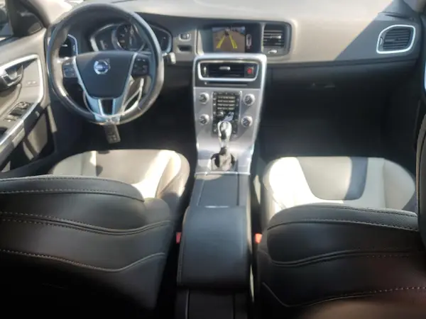 YV440MWKXJ2059075 2018 VOLVO V60 - Image 8