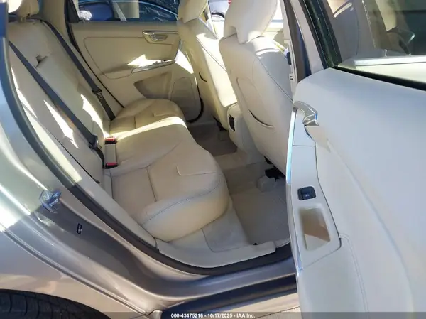 YV449MDK7G2783677 2016 VOLVO XC60 - Image 8