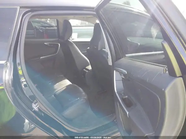 YV449MDK7G2811221 2016 VOLVO XC60 - Image 8