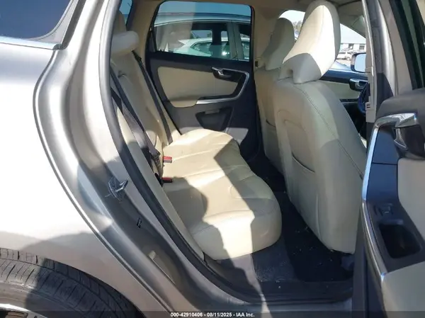 YV449MDK9G2895915 2016 VOLVO XC60 - Image 8