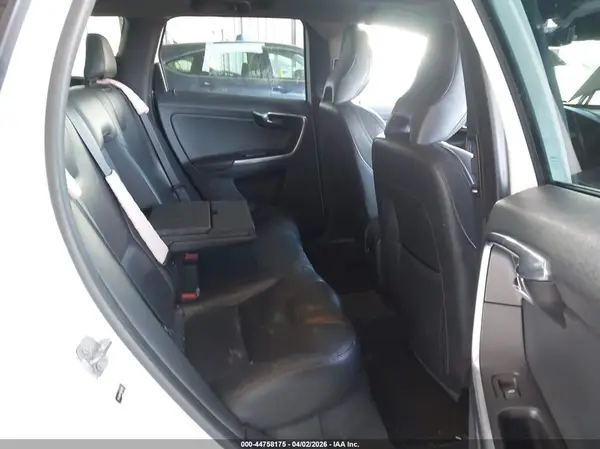 YV449MDM1G2842613 2016 VOLVO XC60 - Image 8