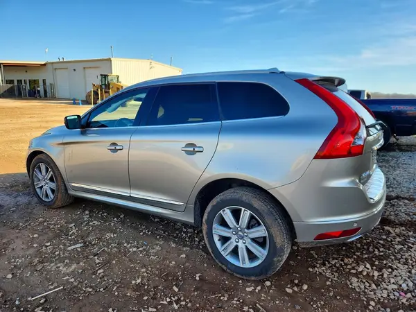 YV449MDM9G2868909 2016 VOLVO XC60 - Image 2