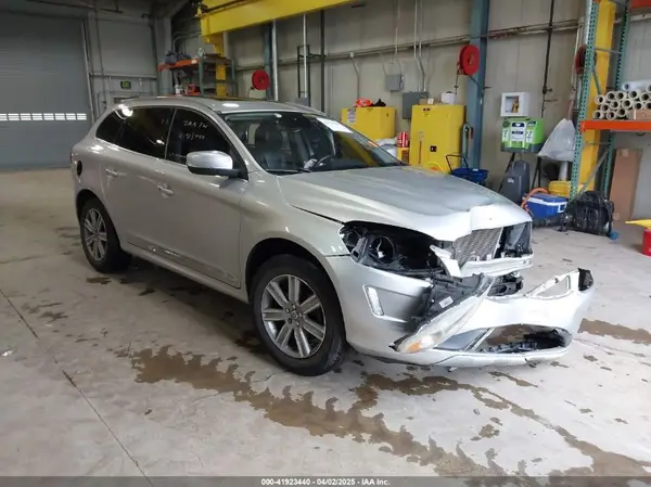 YV449MRK1G2888160 2016 VOLVO XC60 - Image 1