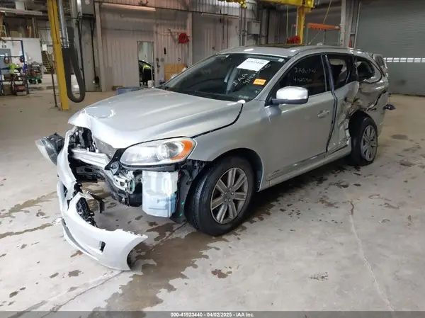 YV449MRK1G2888160 2016 VOLVO XC60 - Image 2