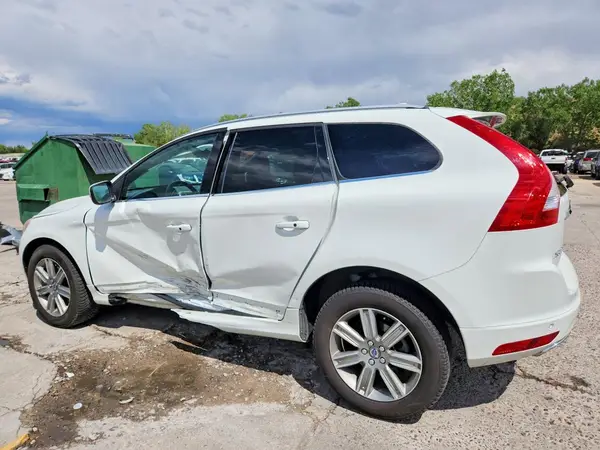 YV449MRK1G2888952 2016 VOLVO XC60 - Image 2