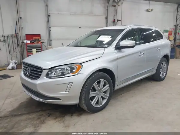 YV449MRK2G2912742 2016 VOLVO XC60 - Image 2