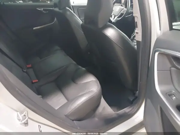 YV449MRK2G2912742 2016 VOLVO XC60 - Image 8