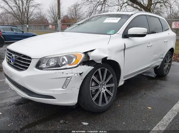 YV449MRK3G2903645 2016 VOLVO XC60 - Image 2