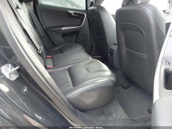 YV449MRK3G2904648 2016 VOLVO XC60 - Image 8