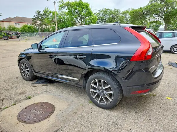 YV449MRK4G2924066 2016 VOLVO XC60 - Image 2
