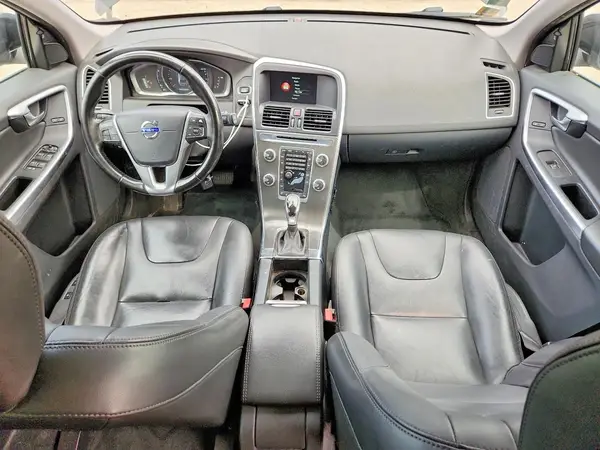 YV449MRK4G2924066 2016 VOLVO XC60 - Image 8
