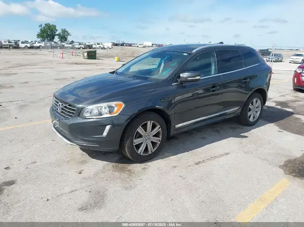 YV449MRK5G2868588 2016 VOLVO XC60 - Image 2