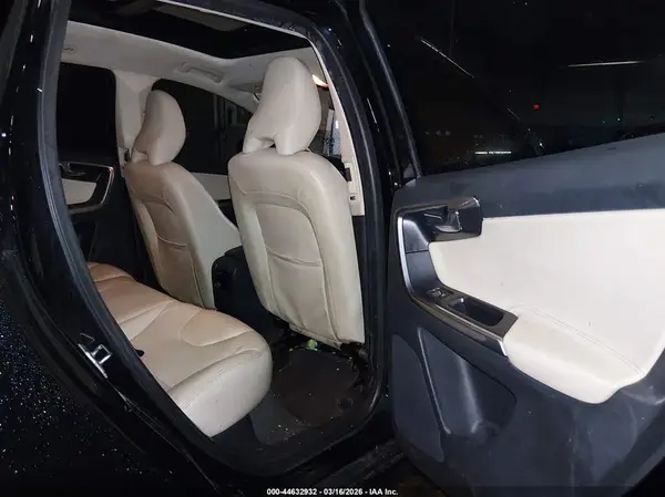 YV449MRK5G2875430 2016 VOLVO XC60 - Image 8