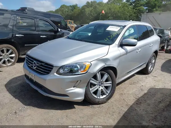 YV449MRK6G2917328 2016 VOLVO XC60 - Image 2