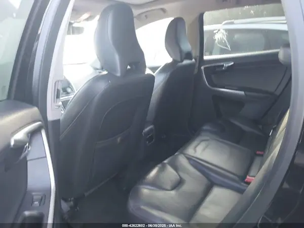 YV449MRK6G2923775 2016 VOLVO XC60 - Image 8