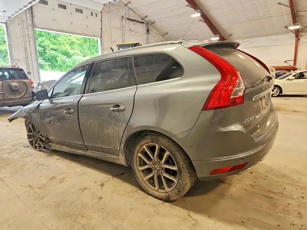 YV449MRKXG2915629 2016 VOLVO XC60 - Image 2
