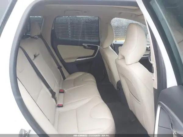 YV449MRM1G2894896 2016 VOLVO XC60 - Image 8