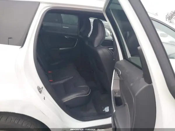 YV449MRP6G2869096 2016 VOLVO XC60 - Image 8
