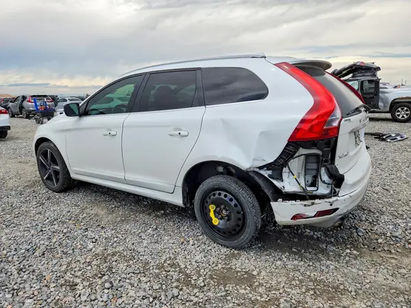 YV449MRP8G2874526 2016 VOLVO XC60 - Image 2